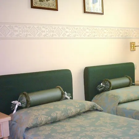 ホテル Helvetia 3*